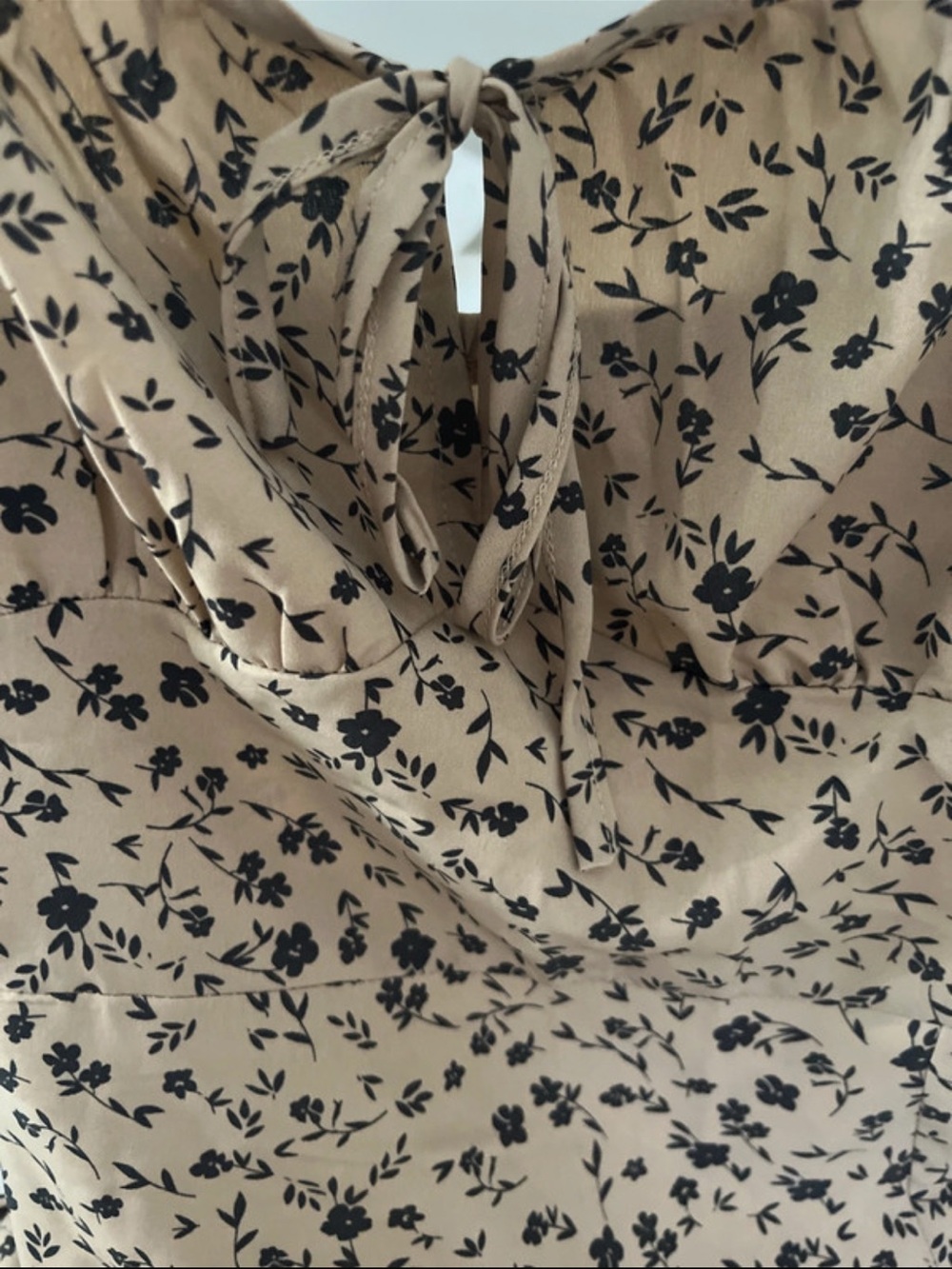 Vestido de florecitas negras